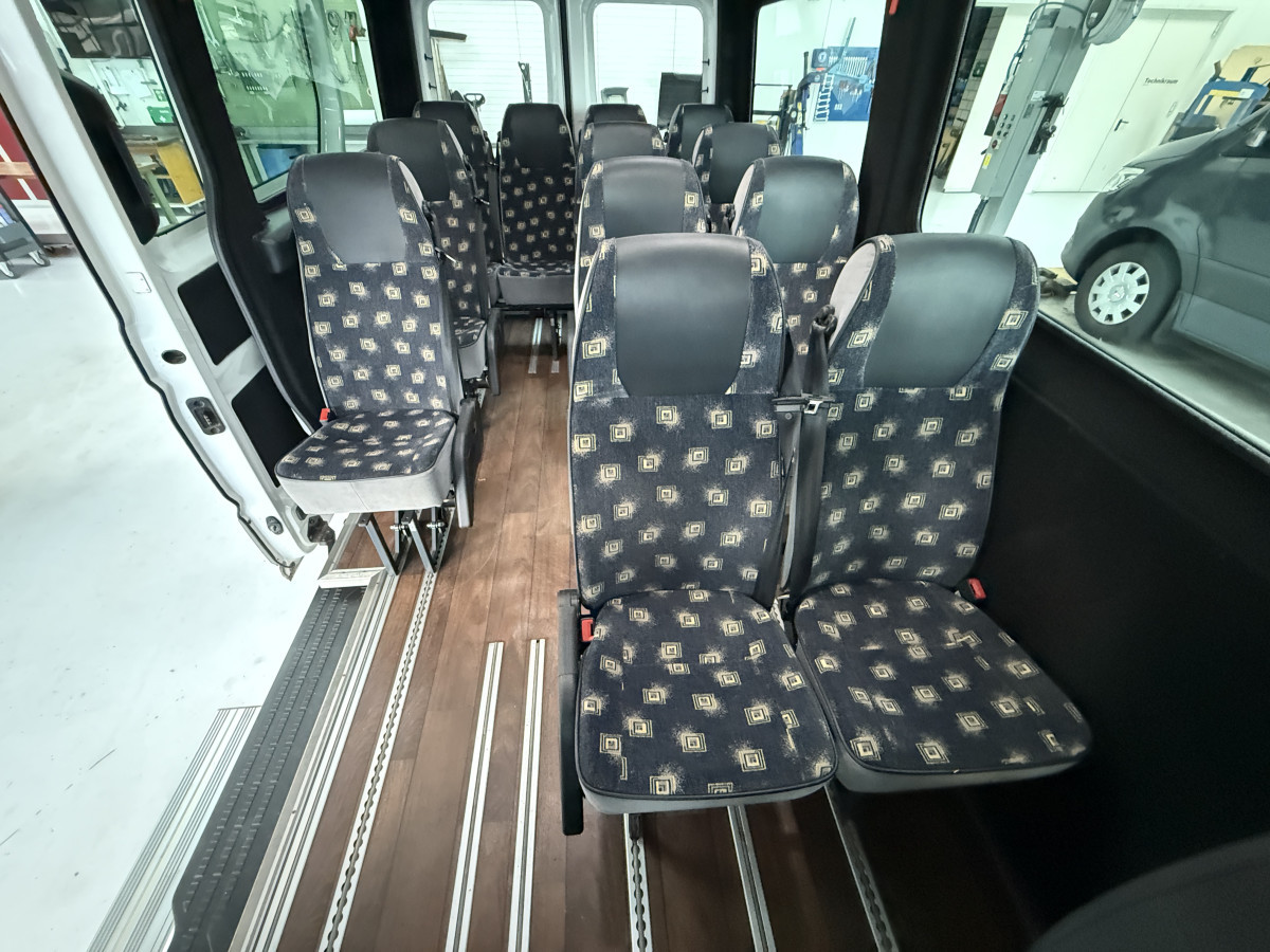 VW Crafter 35 Kleinbus mit 14 PlÃ¤tzen - Bild 6