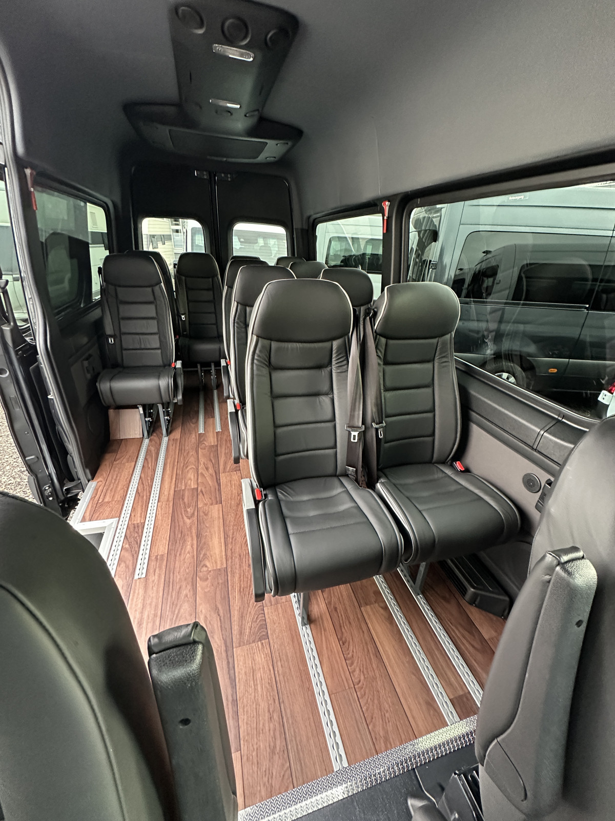 Mercedes 317 VIP 13 SitzplÃ¤tze - Bild 4
