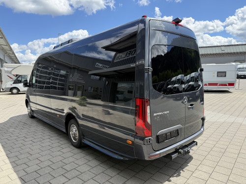 Mercedes 519 VIP Midibus mit Stufendoppelverglasung