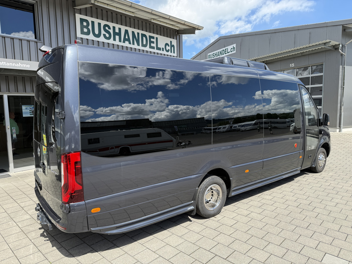 Mercedes 519 VIP Midibus mit Stufendoppelverglasung - Bild 3