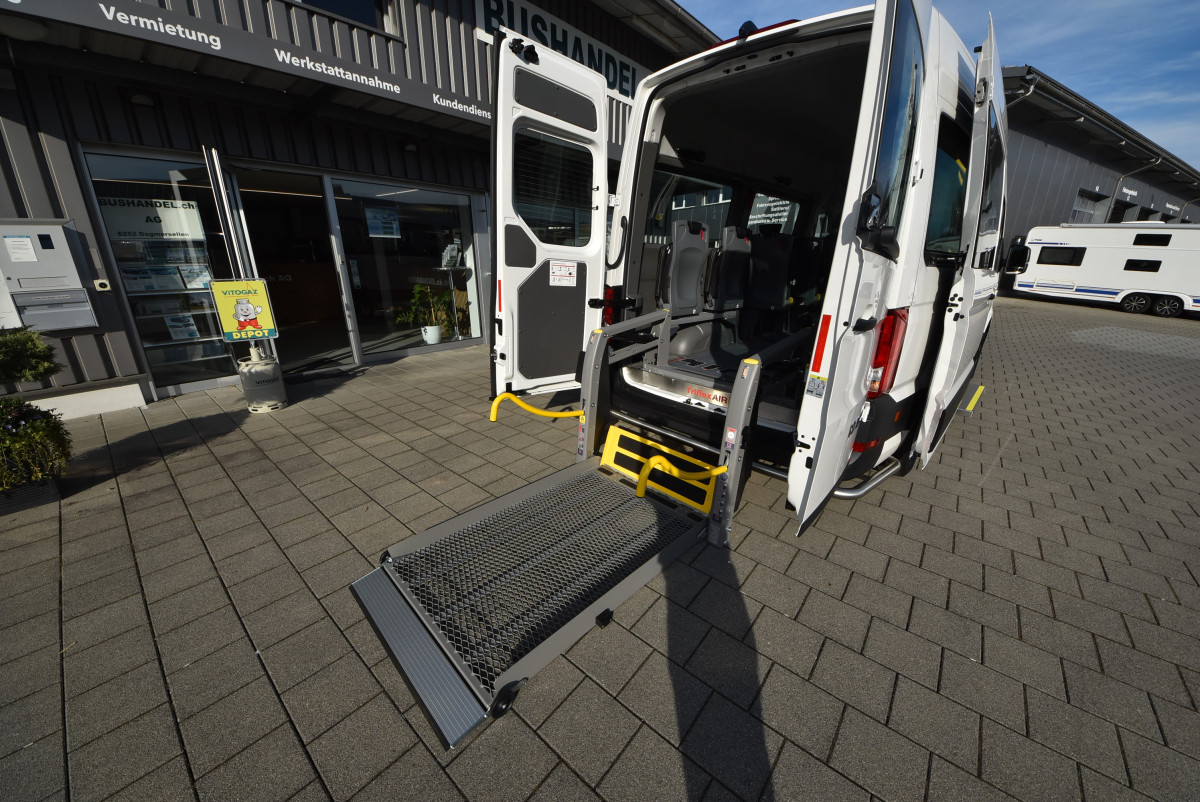 MAN TGE 3.140 Wheelchair-Accessible Bus - Image 9