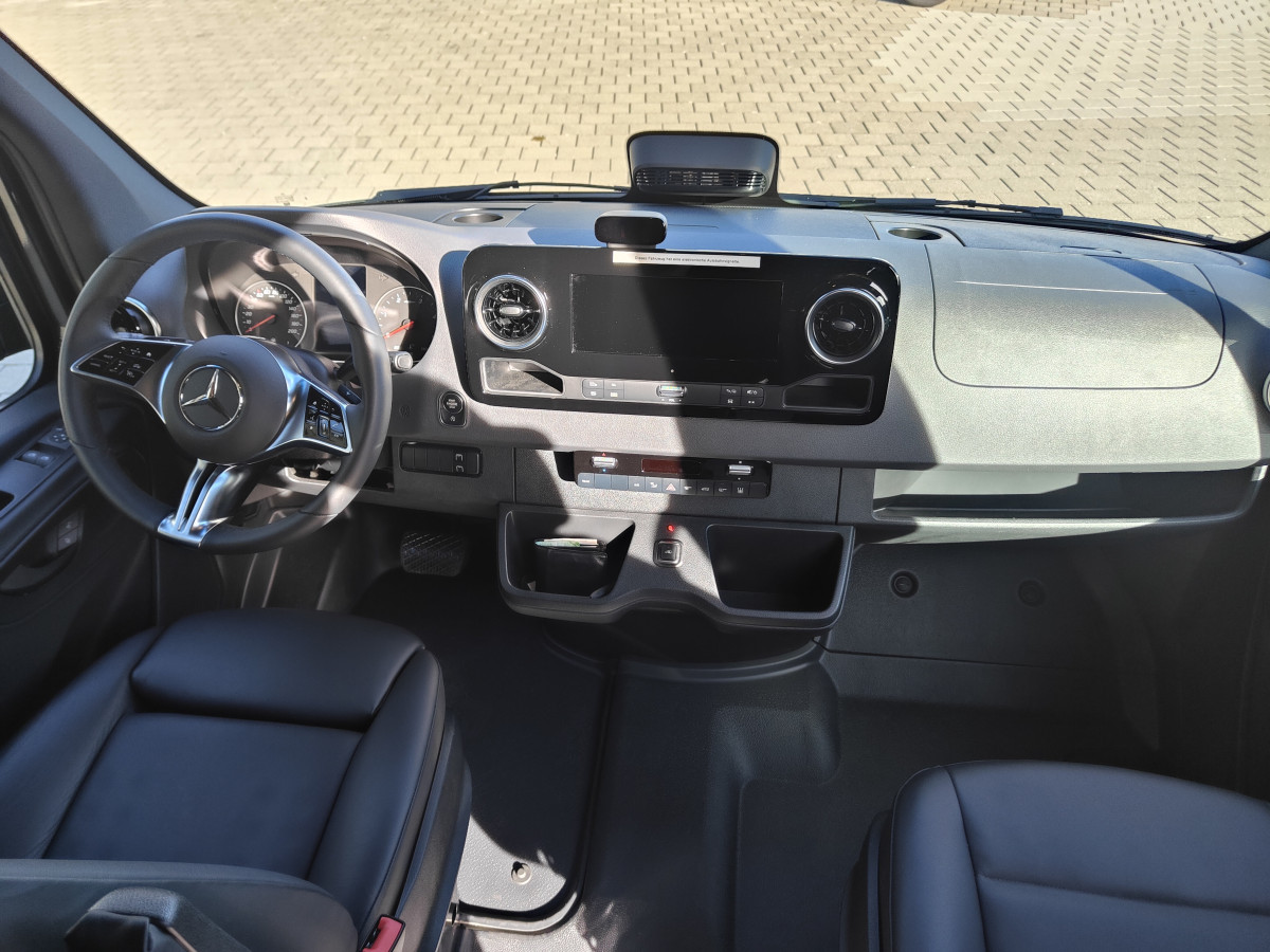 Mercedes 317 VIP Kleinbus total 13 PlÃ¤tze - Bild 8