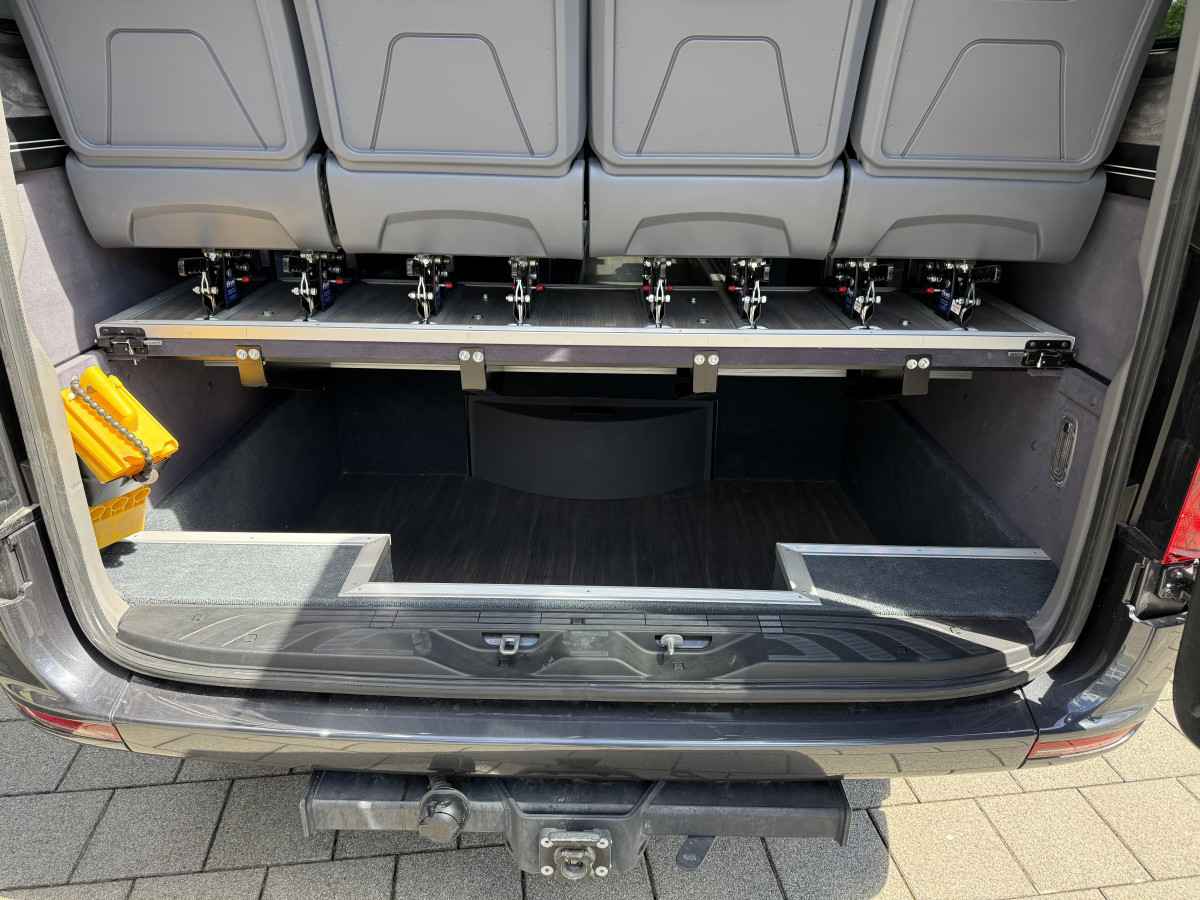 Mercedes 519 VIP Midibus mit Stufendoppelverglasung - Bild 14