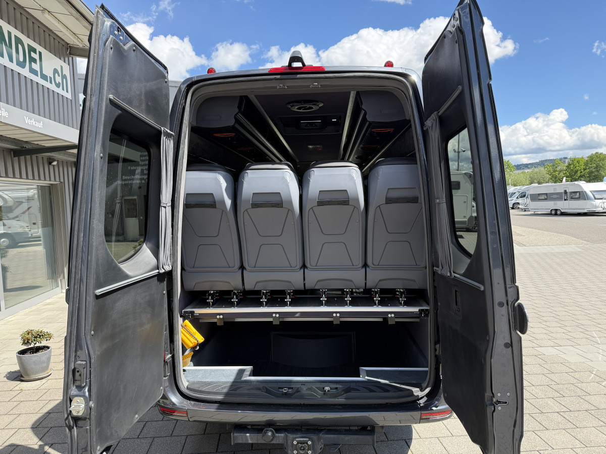 Mercedes 519 VIP Midibus mit Stufendoppelverglasung - Bild 13