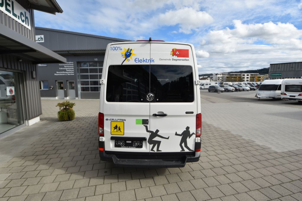 VW eCrafter weiss Schulbus mit 21+1 SitzplÃ¤tze - Bild 3