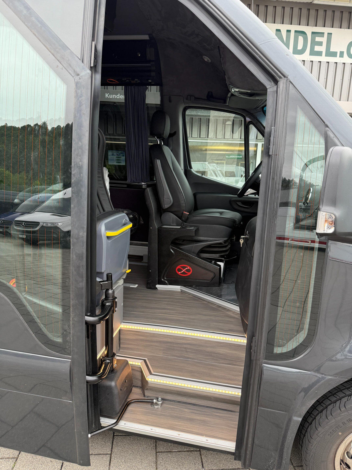 Mercedes 519 VIP mit Panoramaverglasung 17 / 21 PlÃ¤tze - Bild 8