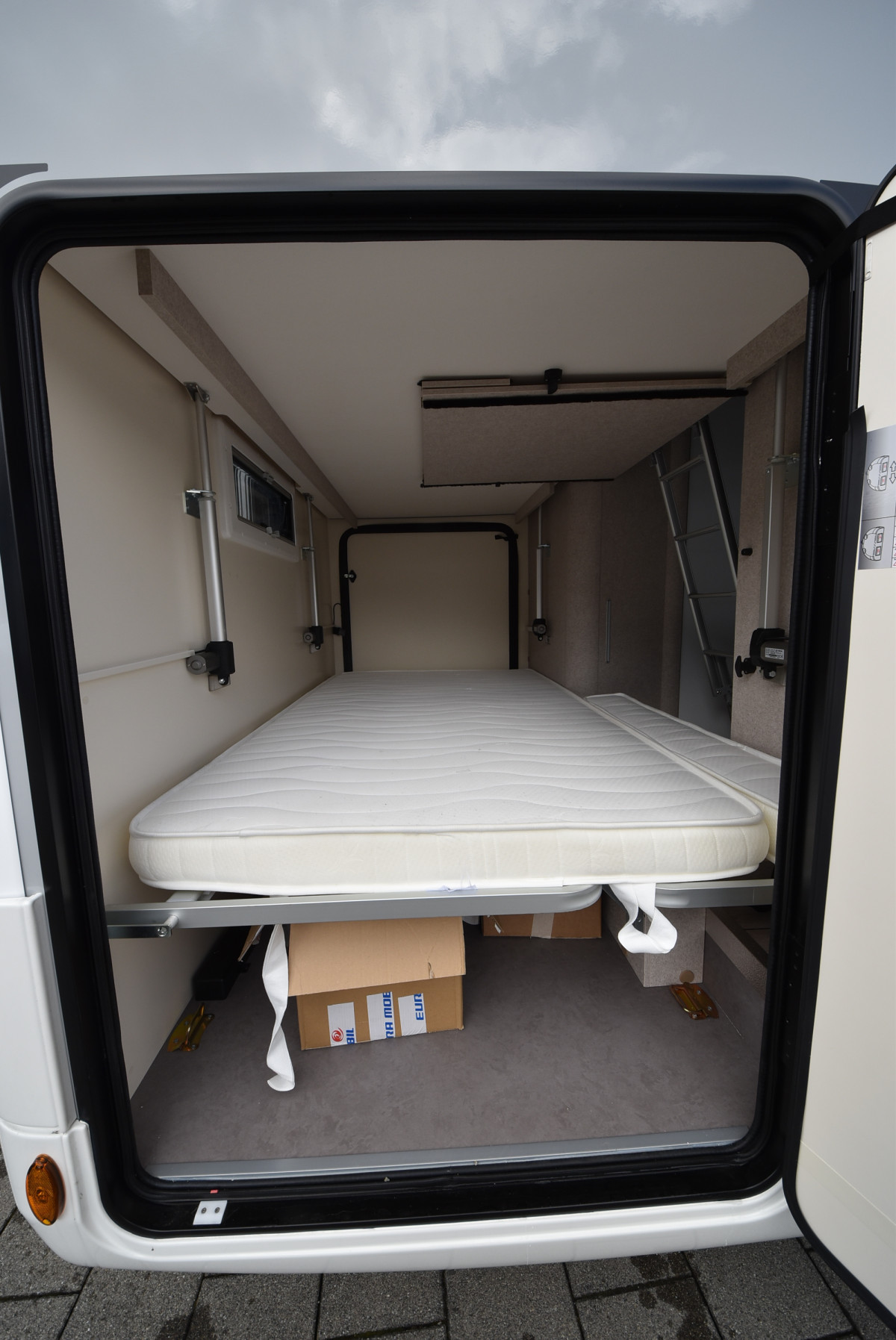 Forster-Reisemobile Alkoven FA 699 DVB - Bild 4