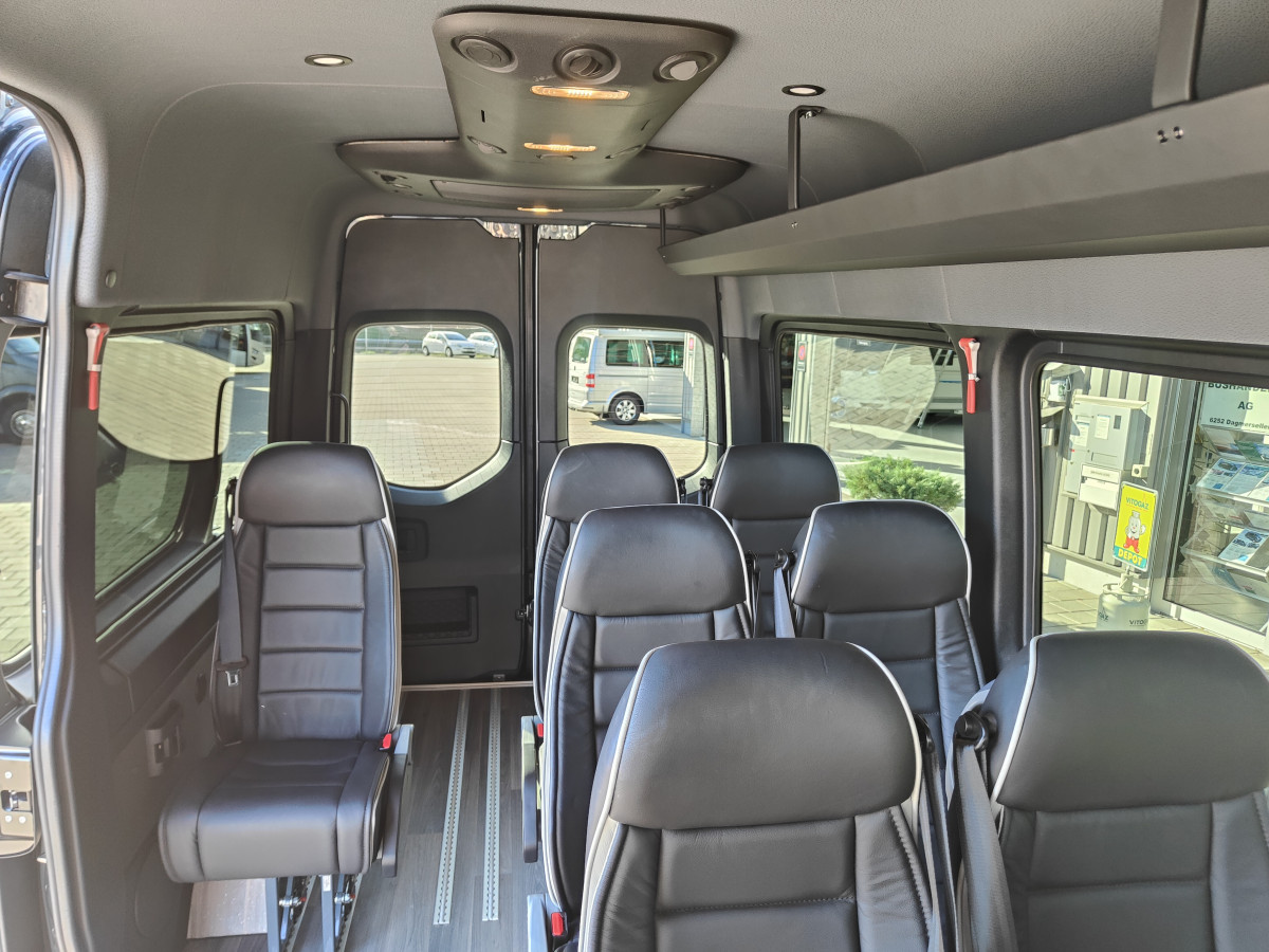 Mercedes 317 VIP Kleinbus total 13 PlÃ¤tze - Bild 6