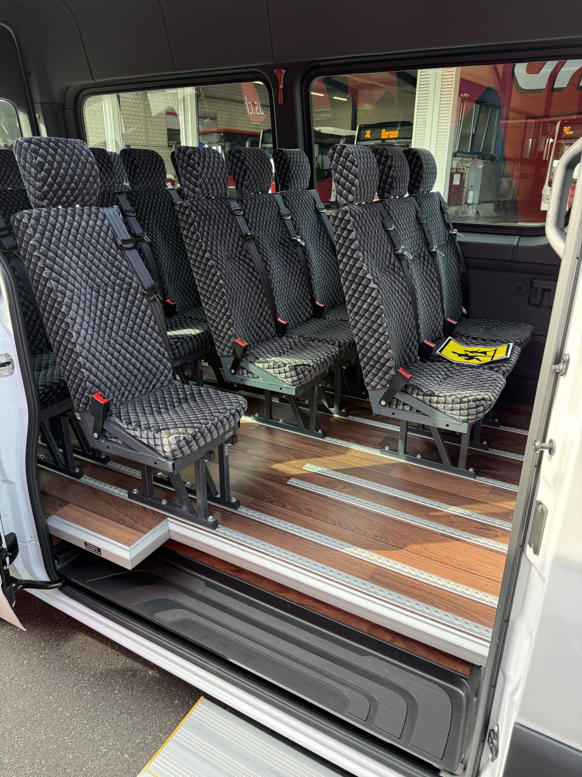 Mercedes 317 cdi, scuolabus da 20+1+1 posti - Immagine 4