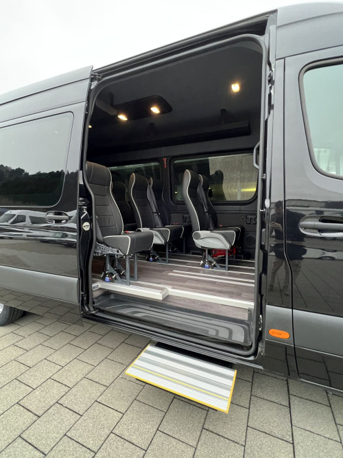 Mercedes 519 cdi VIP Midibus mit 17/22 SitzplÃ¤tzen schwarz metalisiert