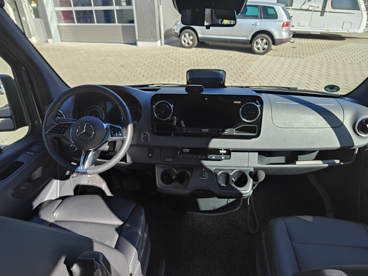 Mercedes 519 VIP Midibus - Image 4