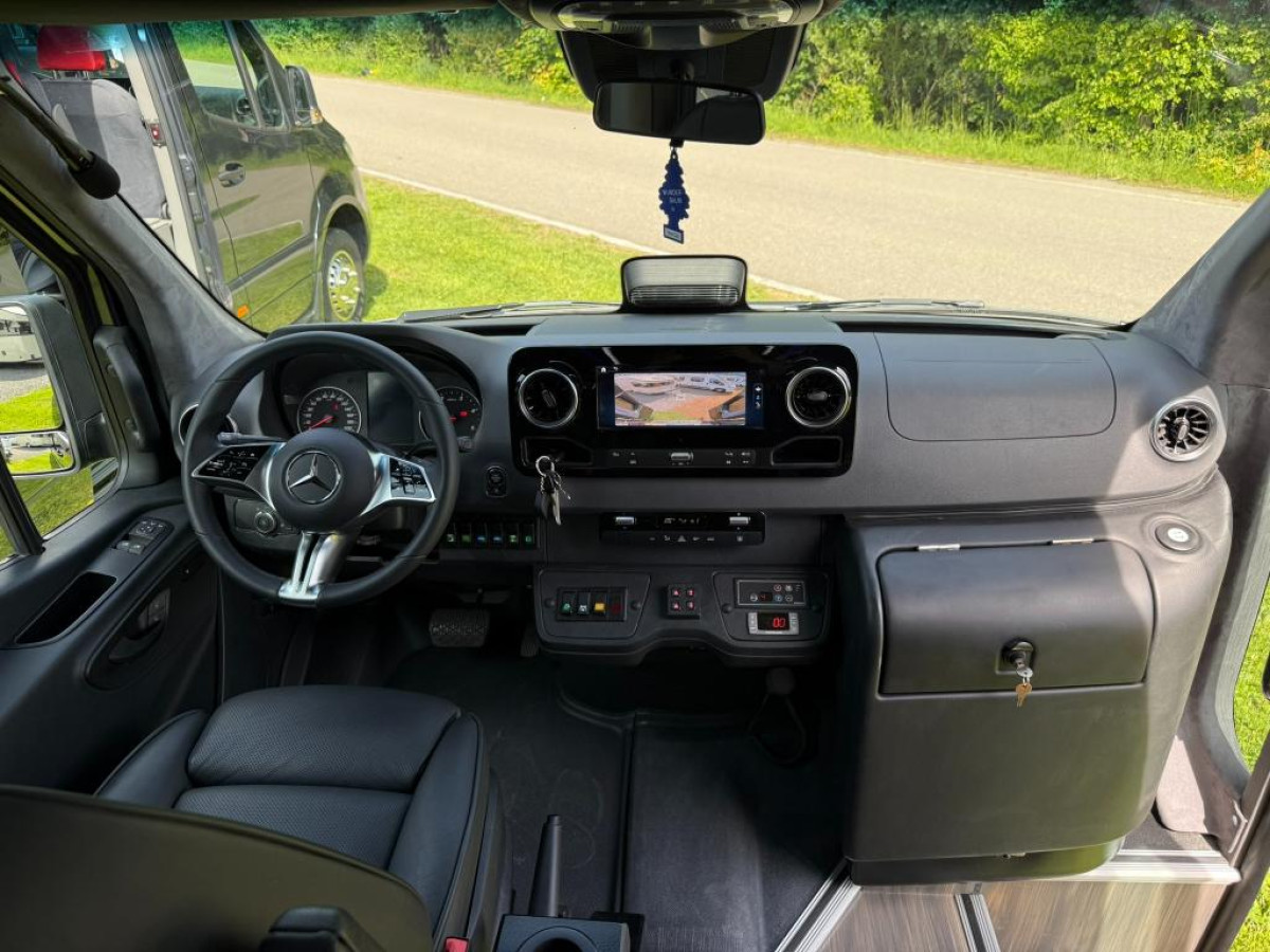 Mercedes 519 VIP mit Panoramaverglasung 17 / 21 PlÃ¤tze - Bild 12