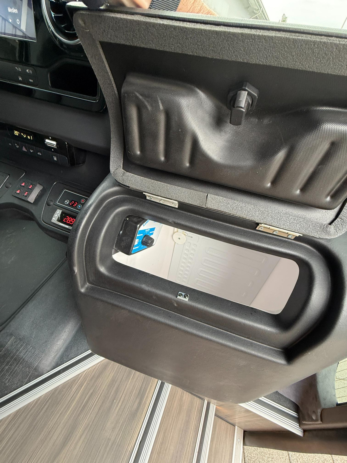 Mercedes 519 VIP mit Panoramaverglasung 17 / 21 PlÃ¤tze - Bild 14