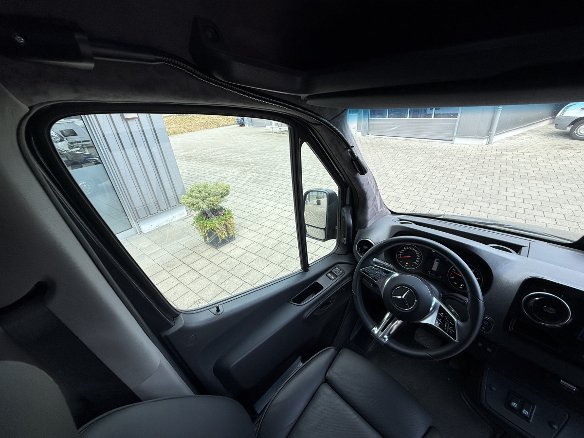 Mercedes 519 VIP Midibus mit Stufendoppelverglasung - Bild 11