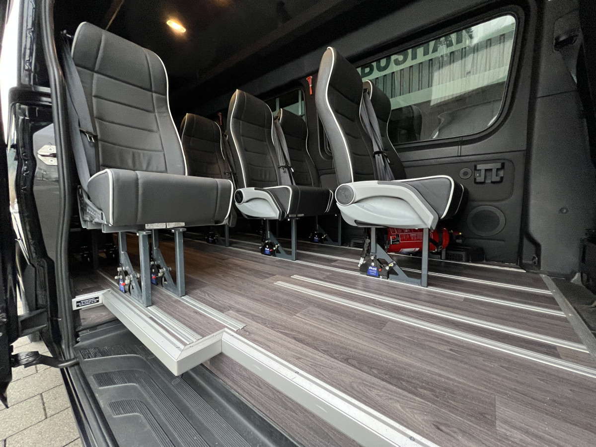 Mercedes 519 cdi VIP Midibus mit 17/22 SitzplÃ¤tzen schwarz metalisiert - Bild 6