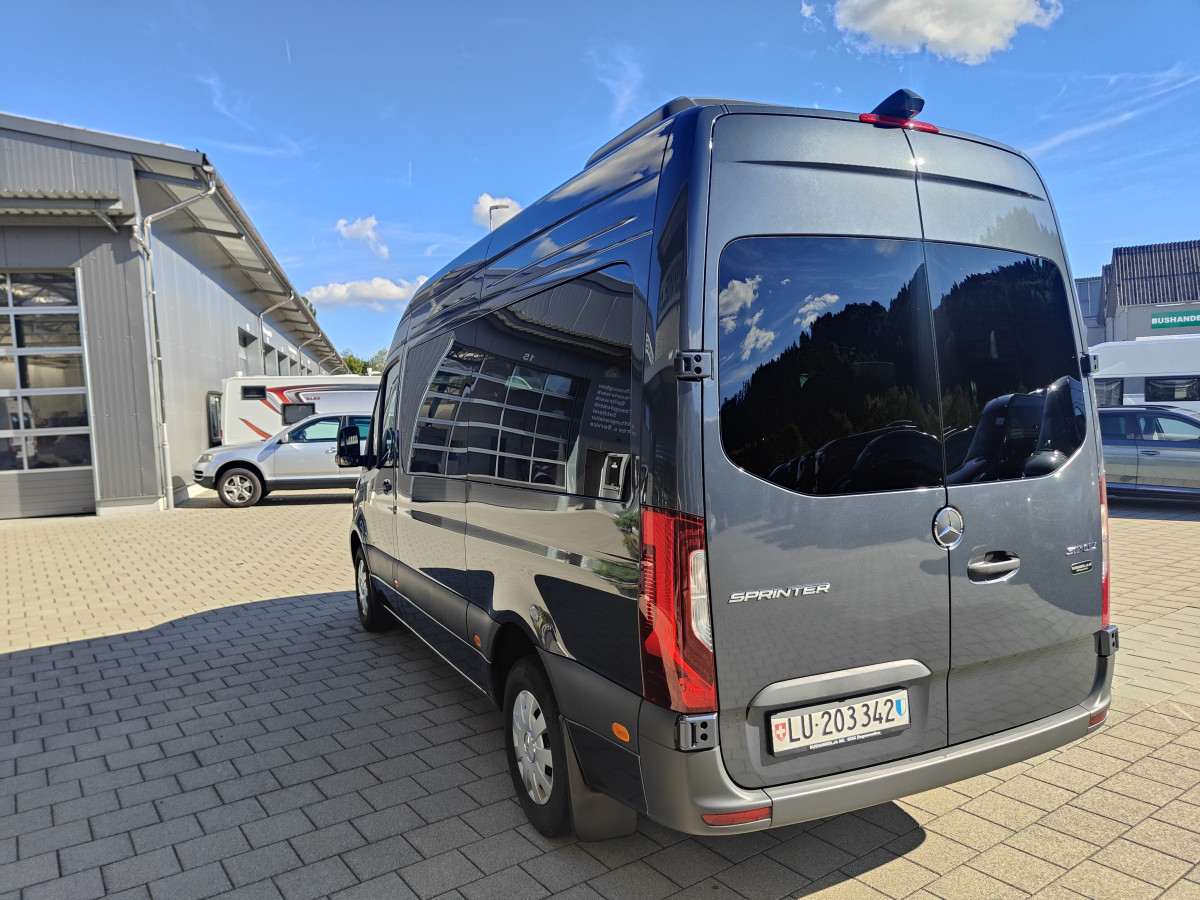 Mercedes 317 VIP Kleinbus total 13 PlÃ¤tze - Bild 3