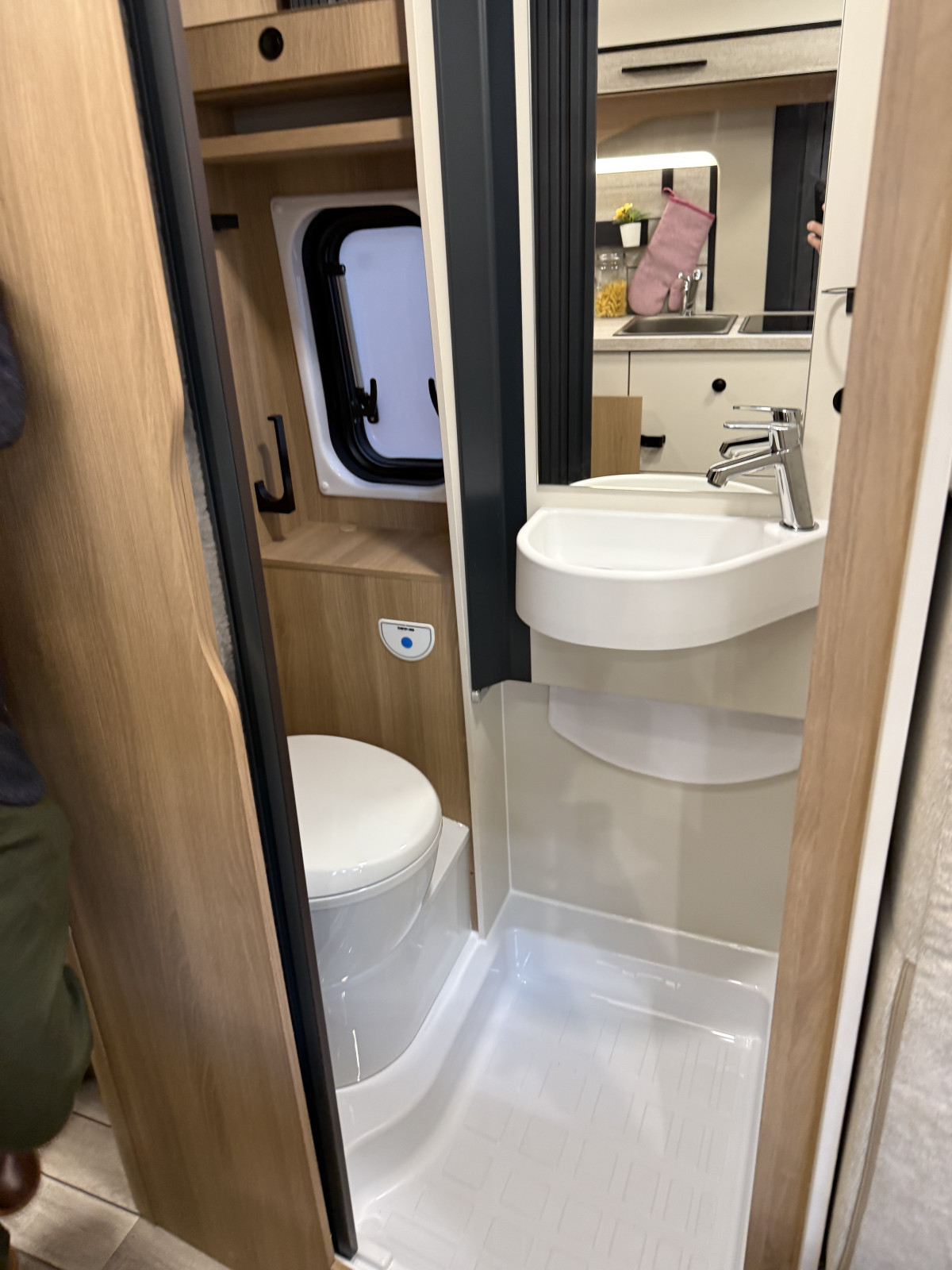 Forster Vantasy FV 636 EB mit Aufstelldach - Bild 8
