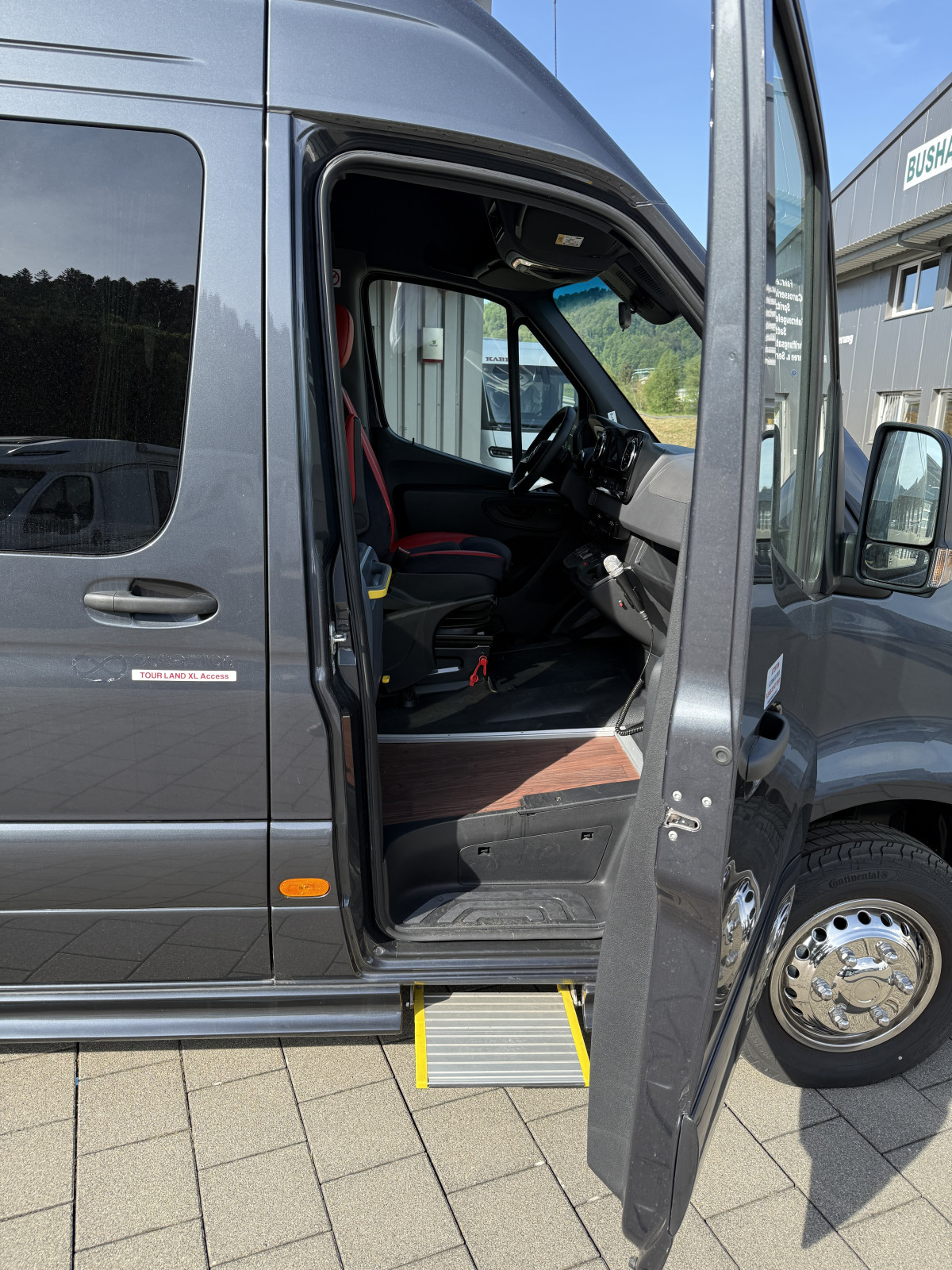 Mercedes 519 Rollstuhlbus mit bis zu 4 RollstÃ¼hle oder 21 PlÃ¤tze - Bild 5