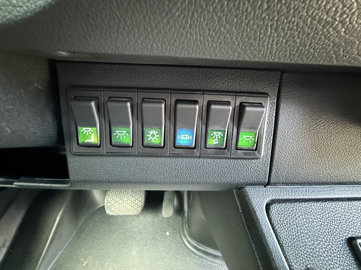 Mercedes 519 VIP Midibus mit Stufendoppelverglasung - Bild 12