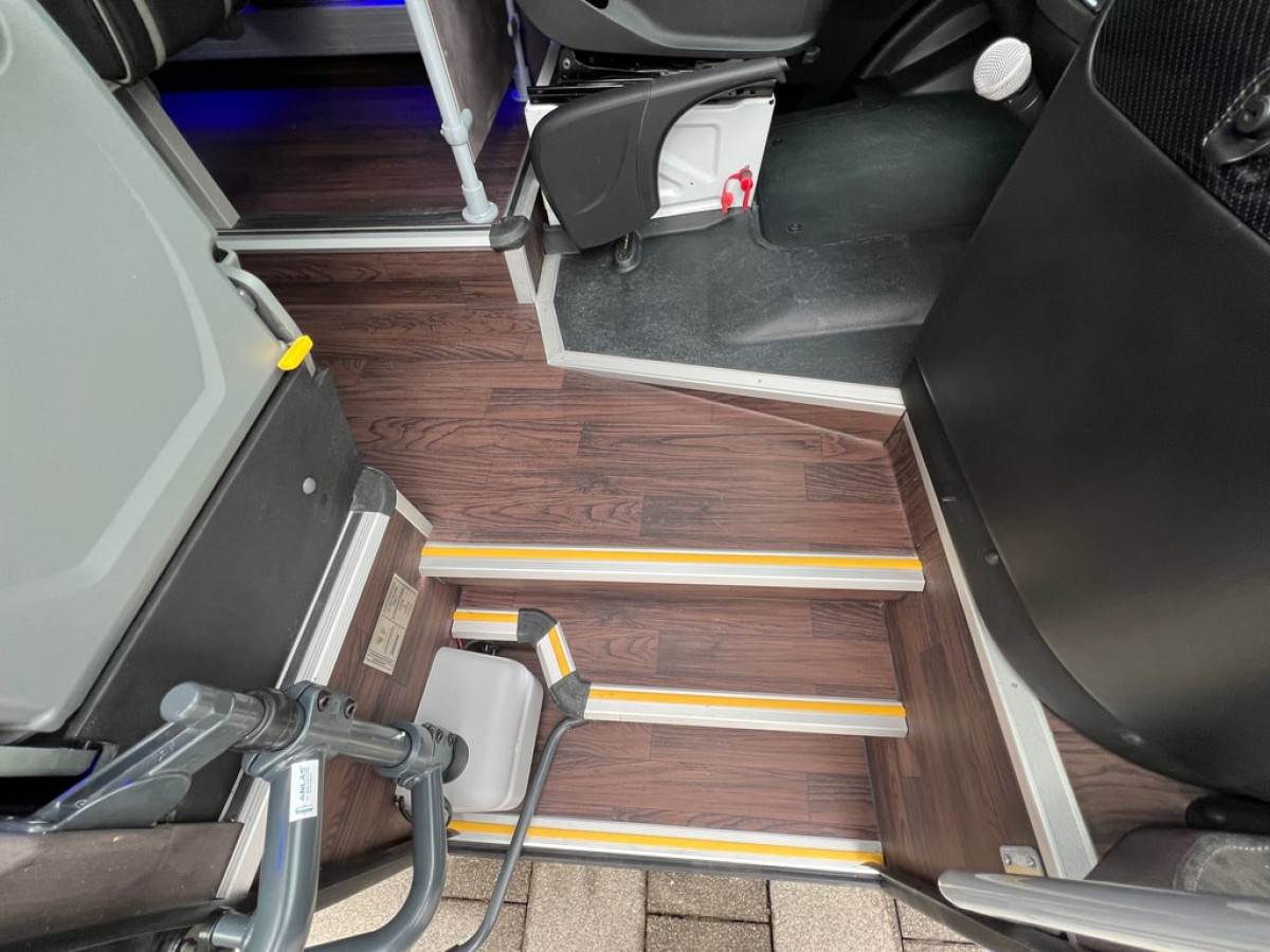 MERCEDES-BENZ Sprinter 519 VIP (F04) - Bild 9