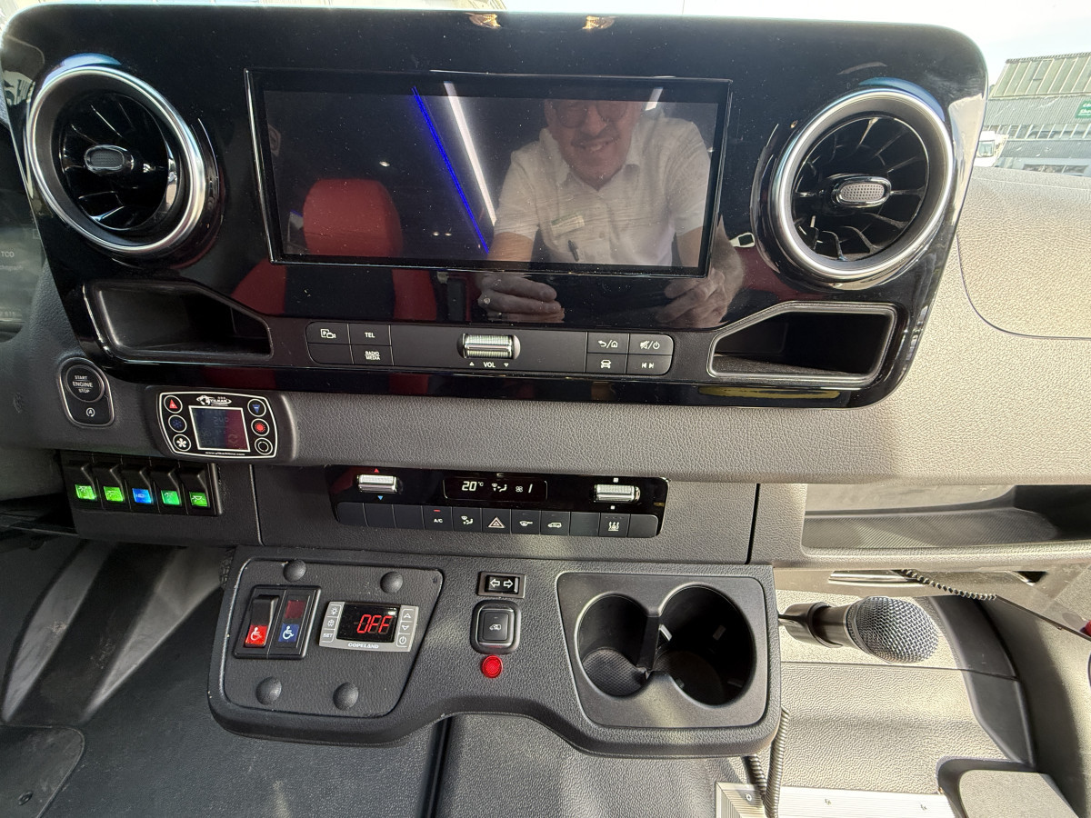 Mercedes 519 Rollstuhlbus mit bis zu 4 RollstÃ¼hle oder 21 PlÃ¤tze - Bild 15