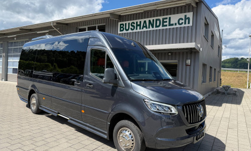 Mercedes 519 VIP Midibus con 17 posti a sedere
