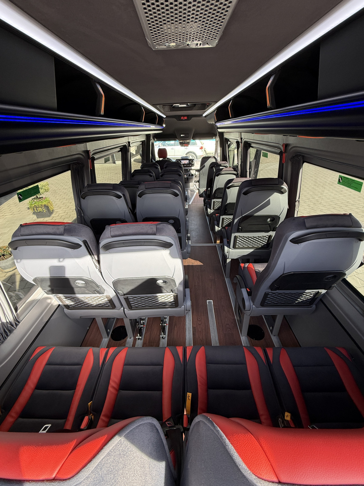 Mercedes 519 Rollstuhlbus mit bis zu 4 RollstÃ¼hle oder 21 PlÃ¤tze - Bild 11