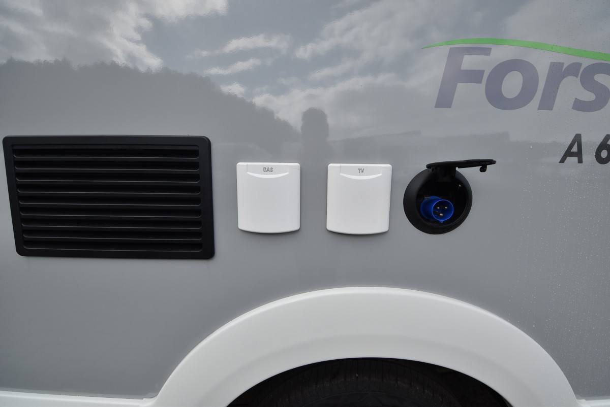 Forster-Reisemobile Alkoven FA 699 DVB - Bild 9