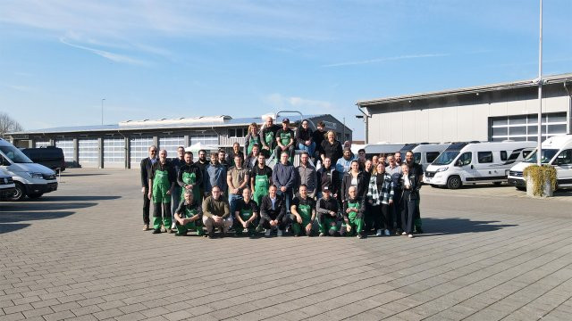 mitarbeiter winken