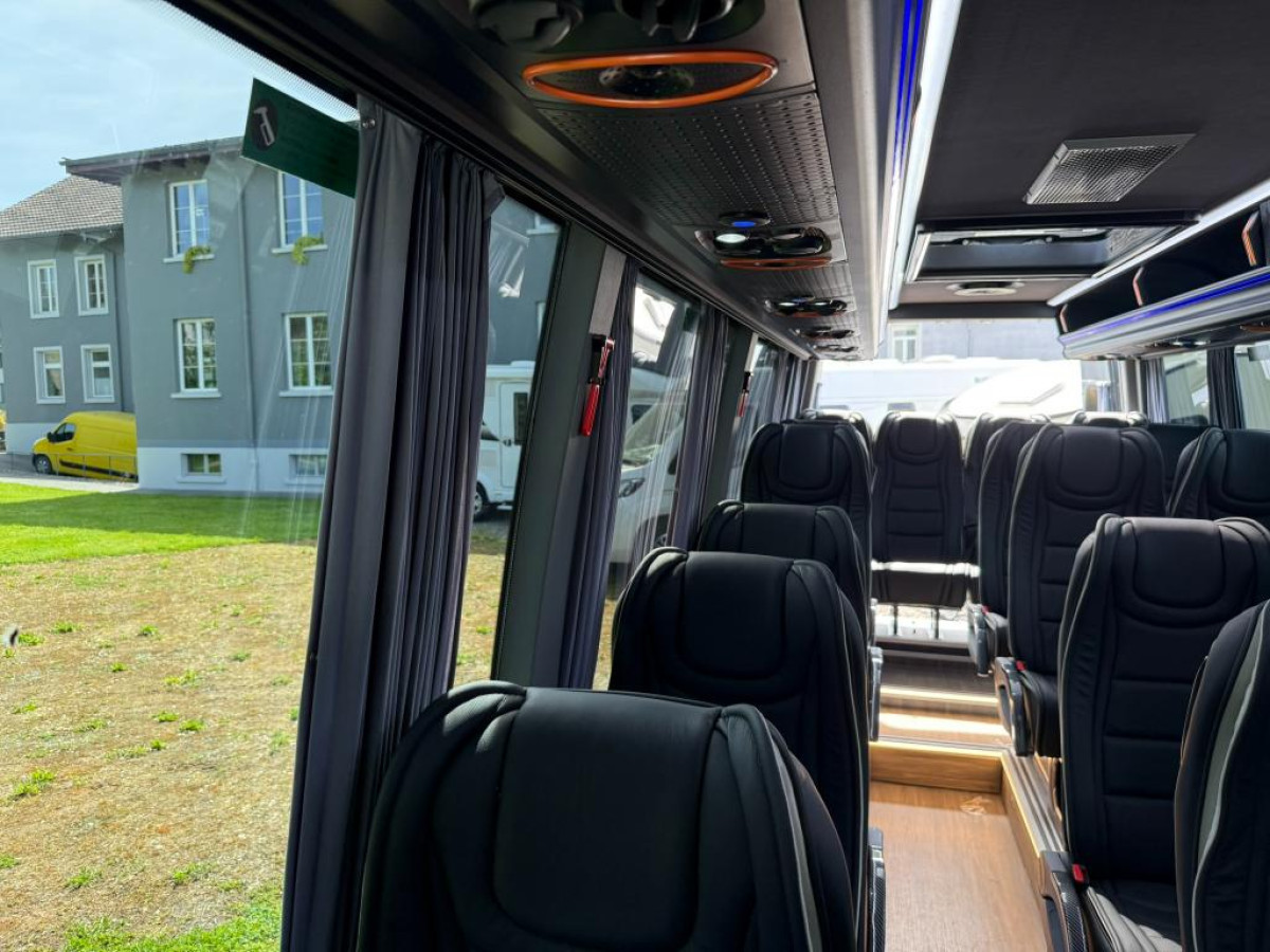 Mercedes 519 VIP mit Panoramaverglasung 17 / 21 PlÃ¤tze - Bild 11