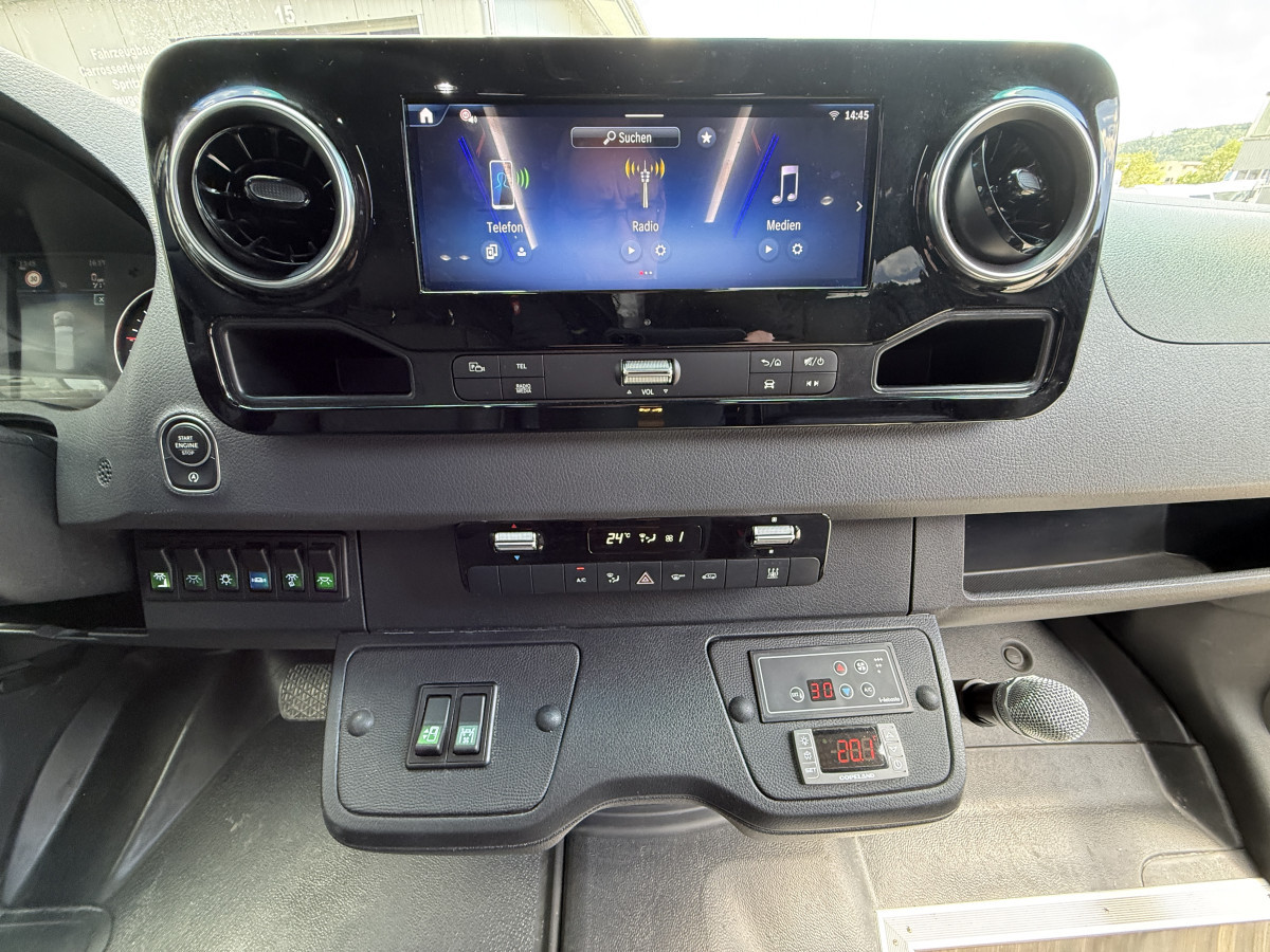 Mercedes 519 VIP Midibus mit Stufendoppelverglasung - Bild 10