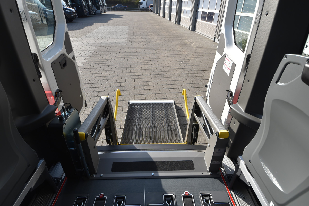 MAN TGE 3.140 Wheelchair-Accessible Bus - Image 12