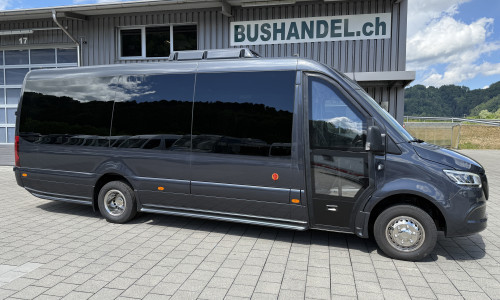 Mercedes 519 VIP Midibus mit Stufendoppelverglasung