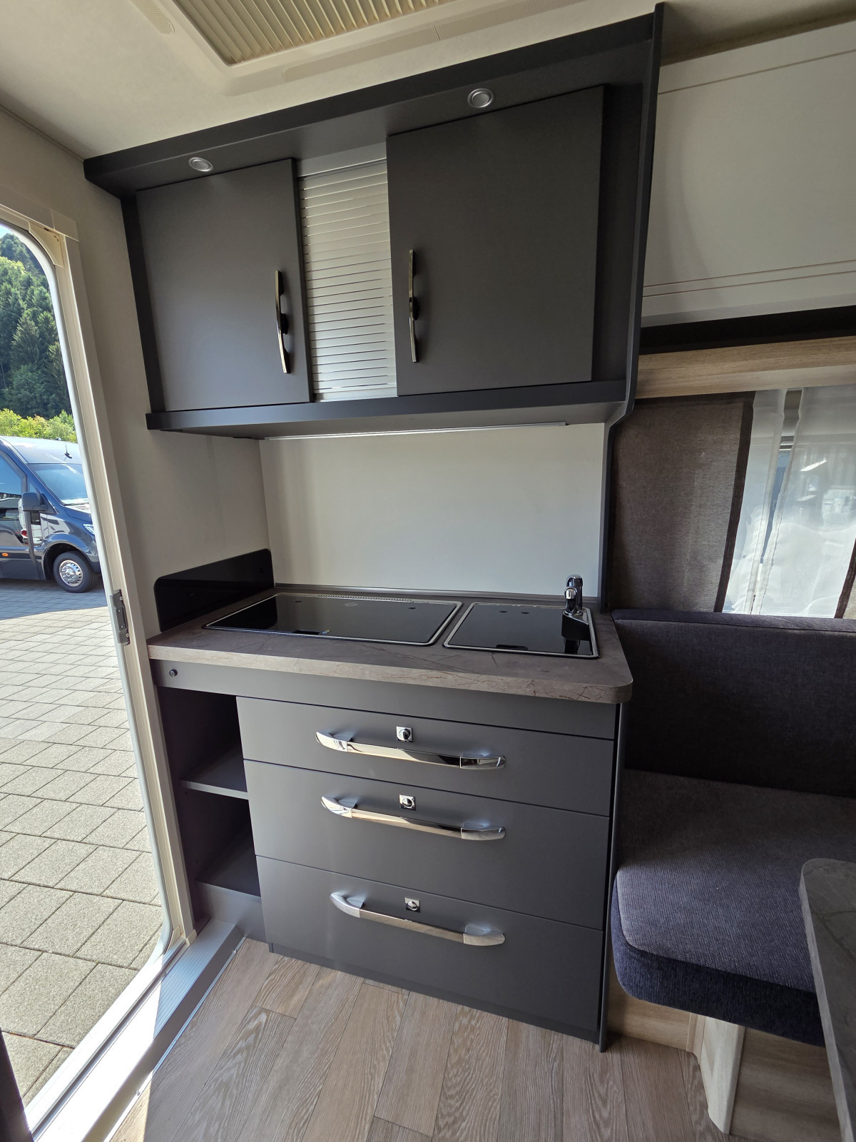 Hobby 400 SFe De Luxe - Image 13