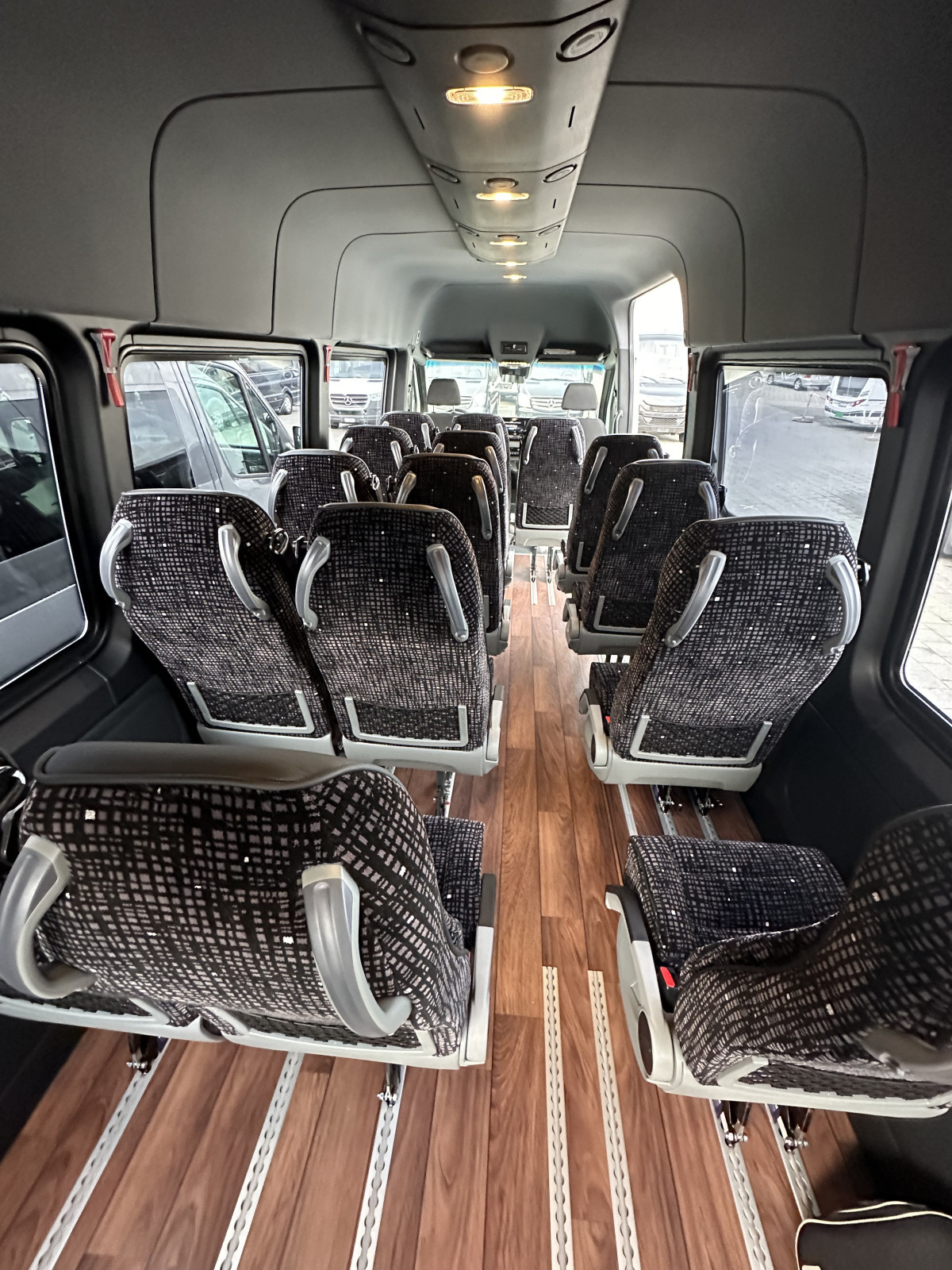 Mercedes 519 mit 17/21 SitzplÃ¤tzen - Bild 10