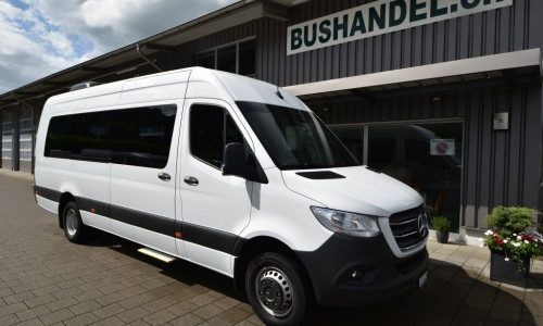 Mercedes 519 Schulbus weiss mit total 35 PlÃ¤tze