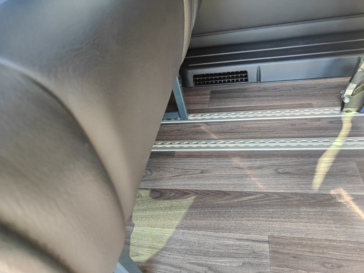 Mercedes 317 VIP Kleinbus - Bild 7