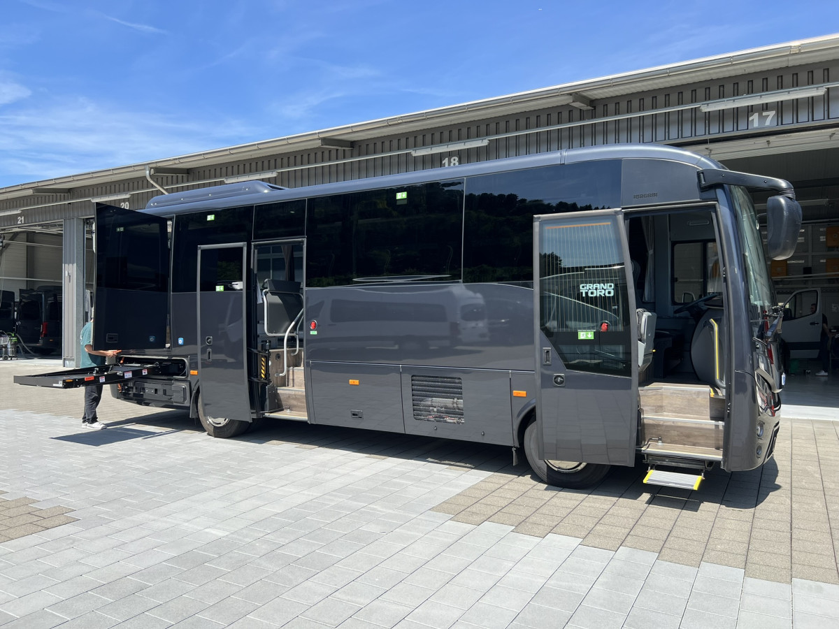 AOS GRAND TORO mit Rollstuhllift - Bild 1