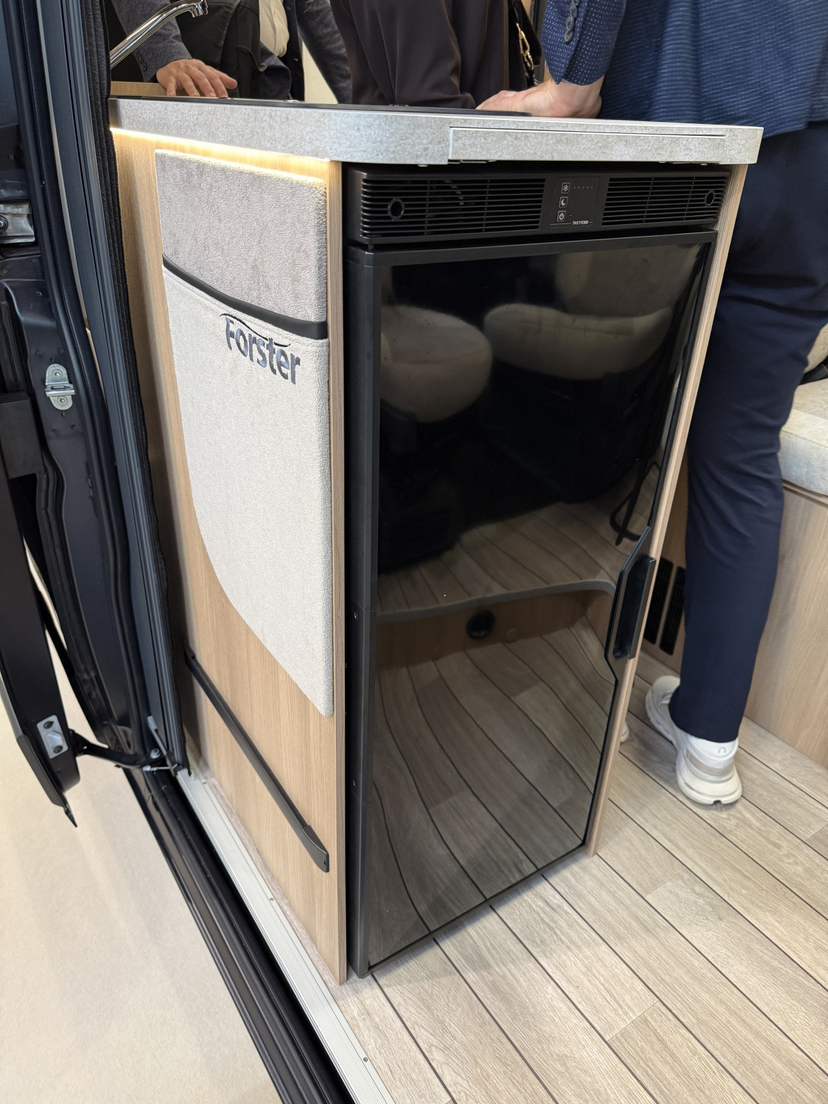Forster Vantasy FV 636 EB mit Aufstelldach - Bild 7