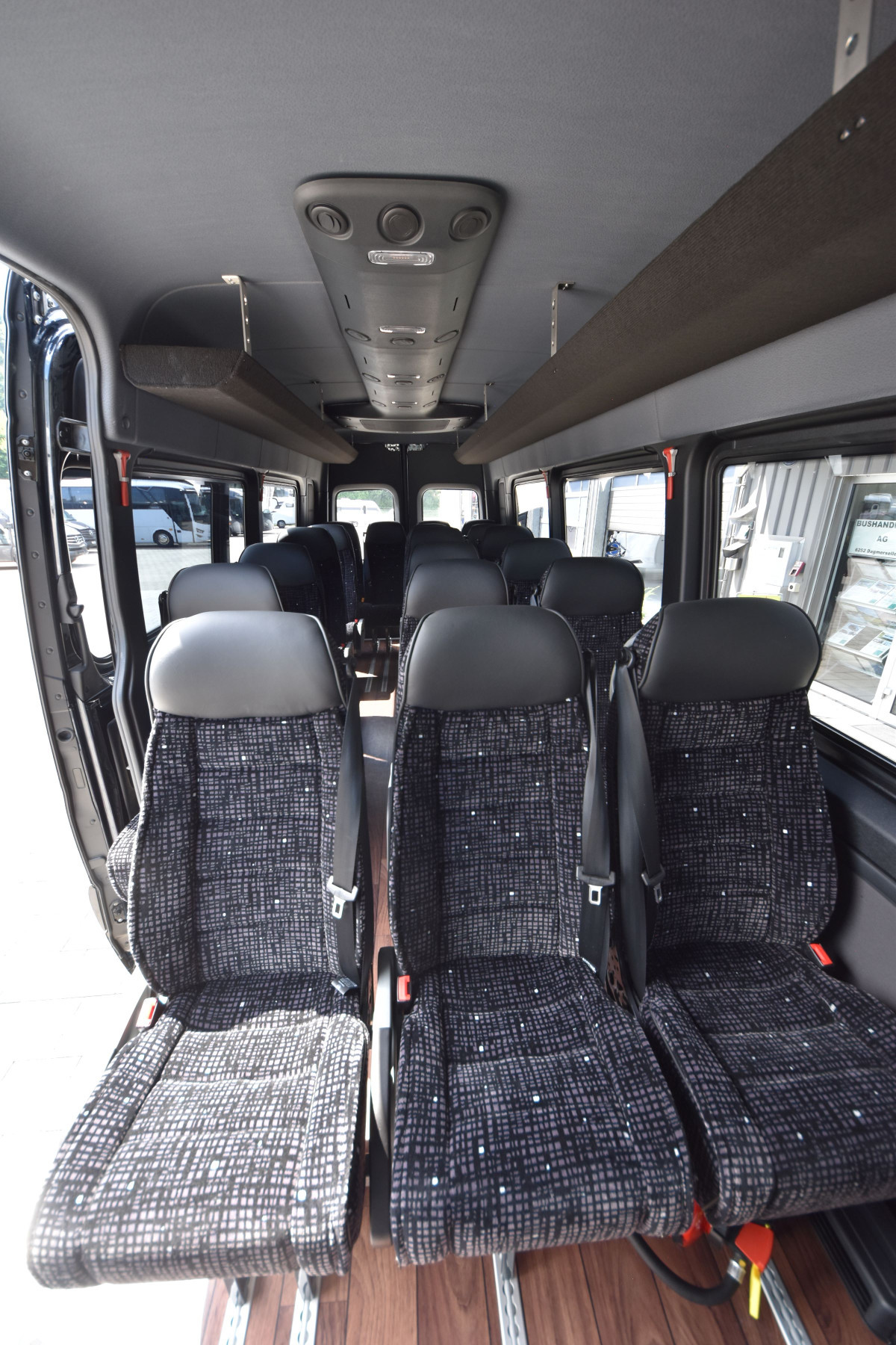 MERCEDES-BENZ 519 VIP Midibus 21 PlÃ¤tze - Bild 9
