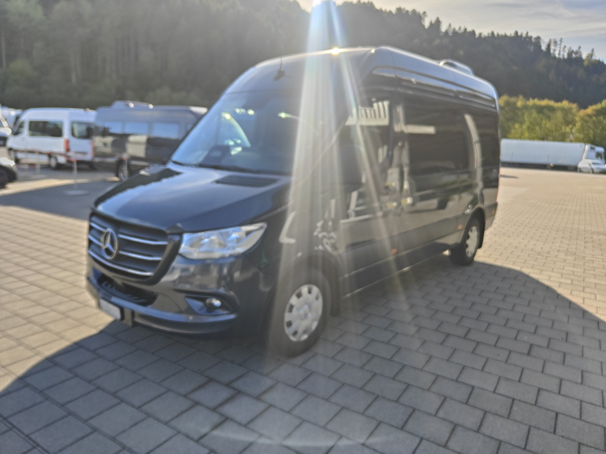 Mercedes 317 VIP Kleinbus total 13 PlÃ¤tze - Bild 4