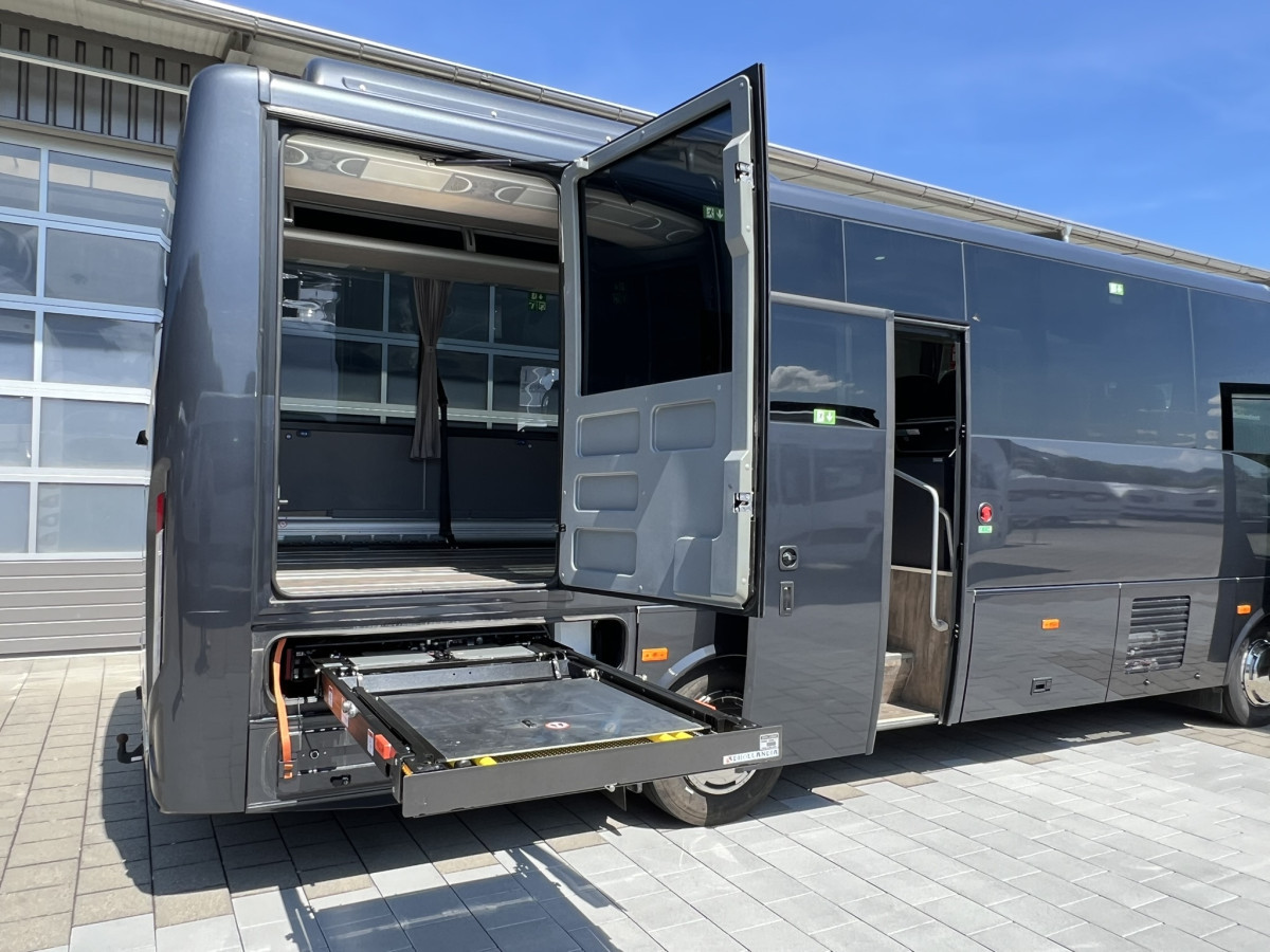 AOS GRAND TORO mit Rollstuhllift - Bild 4