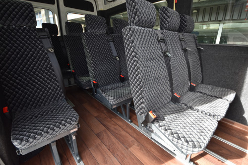 VW eCrafter weiss Schulbus mit 21+1 SitzplÃ¤tze