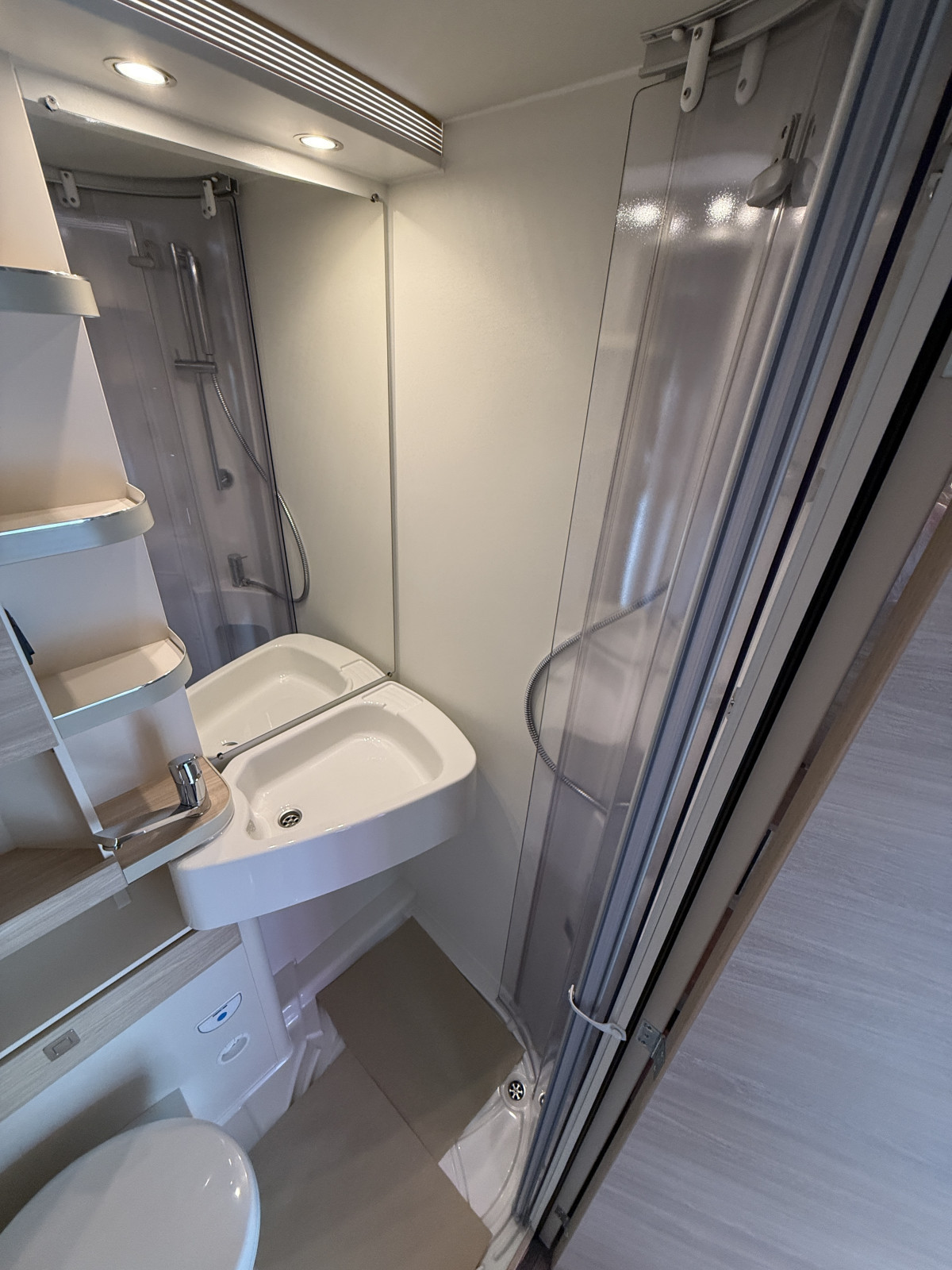 Eura Mobil Activa One 650 HS - Bild 9